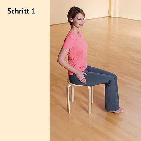 Setzen Sie sich in aufrechter Haltung mit im 90°-Winkel gebeugten Beinen auf einen Stuhl oder Hocker | Litozin